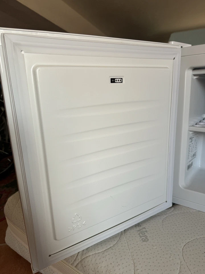 BOMANN 738800  GB 388 Weiss Congelatore Classe A++ Stand Alone Bianco 30 L Nuovo - Imagen 3 de 4