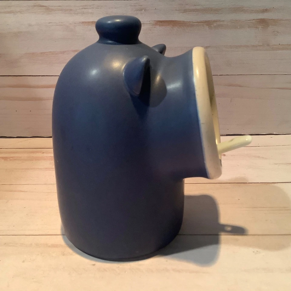 Cerdo de sal de cerámica azul internacional con cuchara RSVP Foto 2 de 4