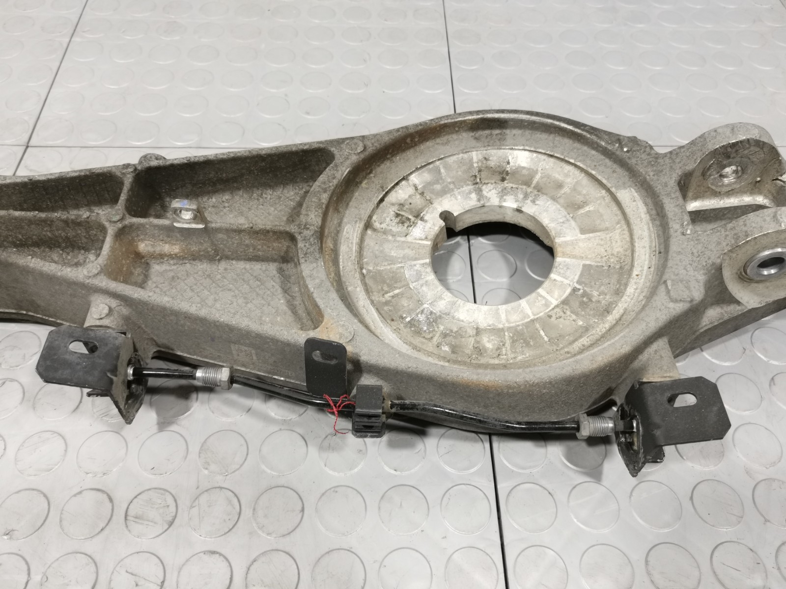 Maserati Levante 2018 AWD AUTO 3.0L Rear Right Lower Control Arm 670037295 OEM