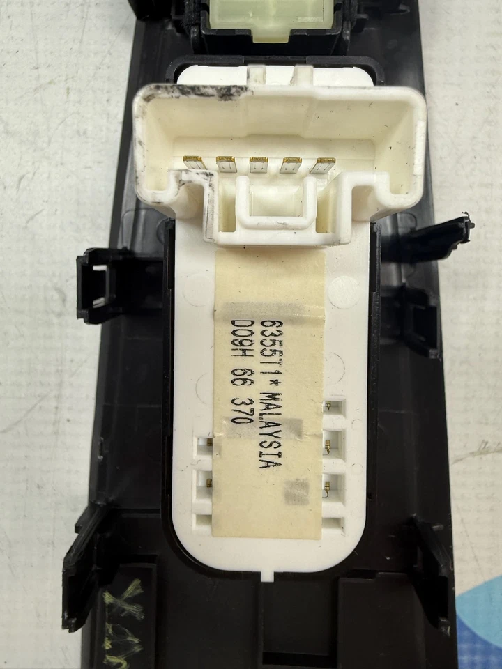 2016-2019 TOYOTA YARIS PASSENGER RIGHT FRONT Window Switch OEM D09H66370 - Image 3 of 4