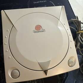 SEGA Dreamcast HKT-3020 Model 1 Games Bundle , 2 Controllers and Memory Card