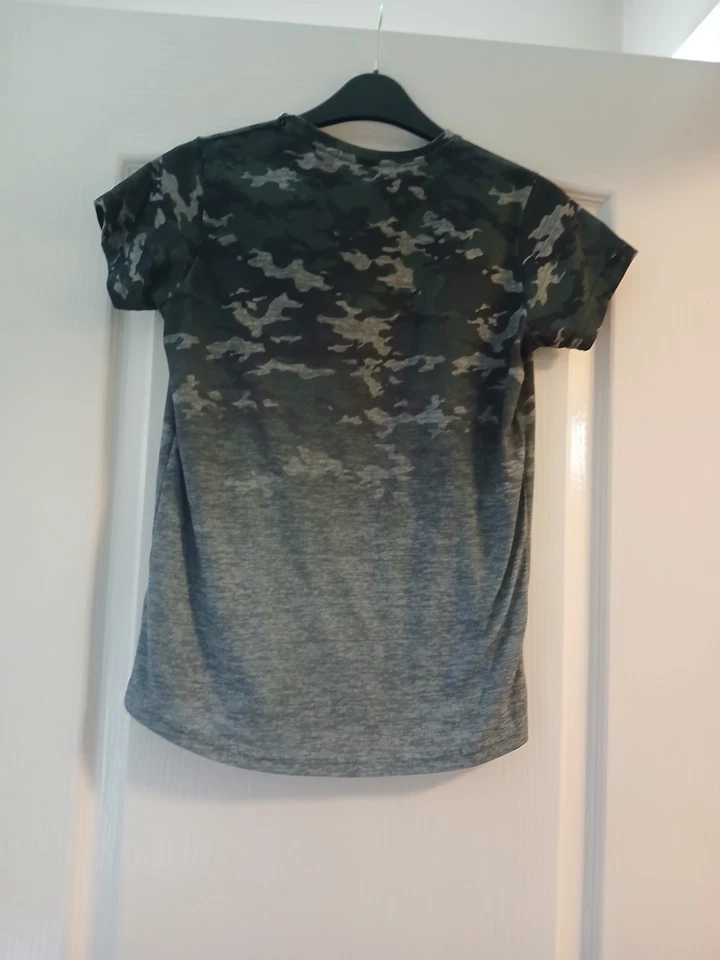 Boys T Shirt - Primark - Green - Age 10-11 yrs - Image 2 of 4