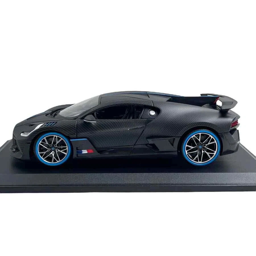 Modellino Auto Bburago 1/18 Bugatti Divo full carbon 50th anniversary Bburago - Immagine 2 di 4