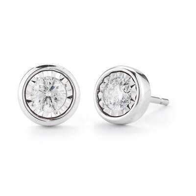 Diamond Designs White 14 Karat Gold 0.05ctw Diamond Stud Earrings *