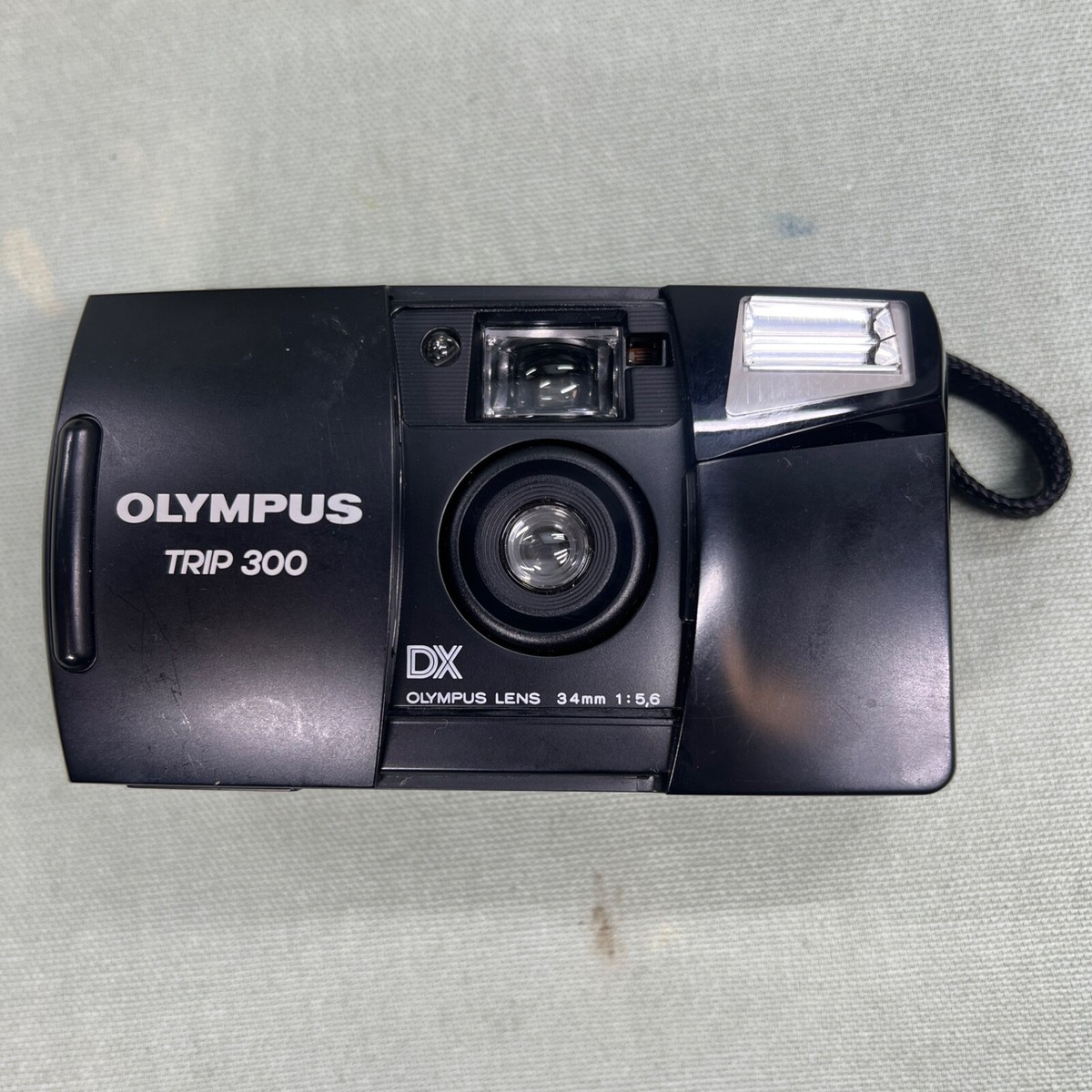 Olympus Trip 300 Camera DX Lens 34mm 1:5,6 Point & Shoot Film W