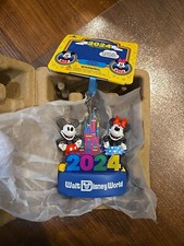 BNWT Walt Disney World Mickey and Minnie Mouse 2024 Light-Up Christmas Ornament