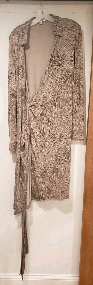 Vestido envolvente de jersey de seda Diane von Furstenberg, estampado de plumas marrón talla 12 nuevo Foto 4 de 4
