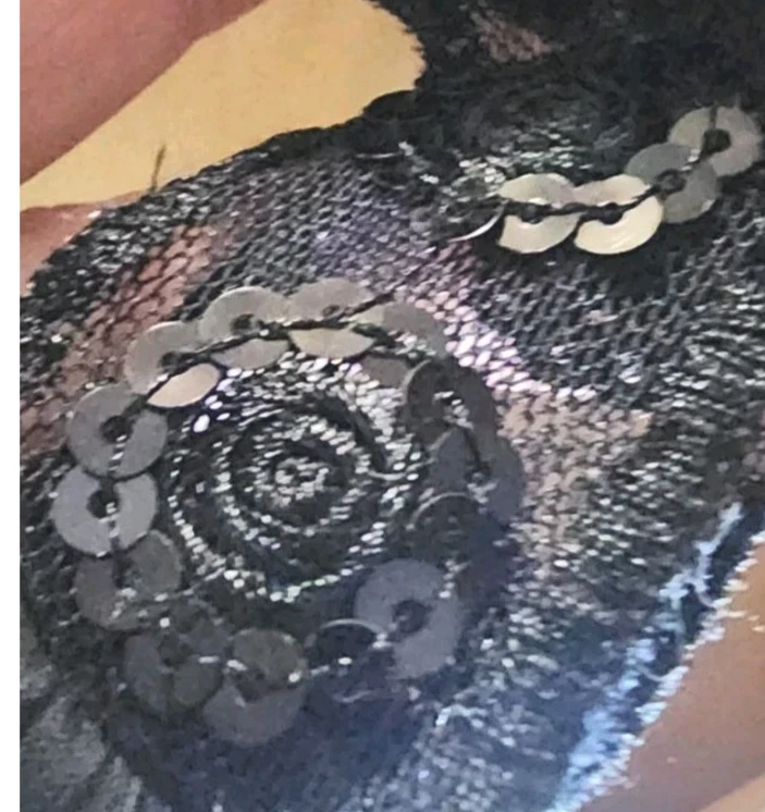 Vestido de vacaciones Sangría negro sin mangas talla 4 superposición transparente con detalle de secuencias Foto 4 de 4