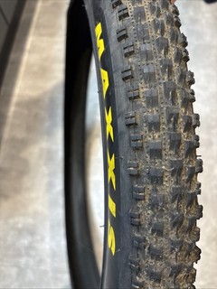 MAXXIS Larsen 26x2.35 Downhill Tyre