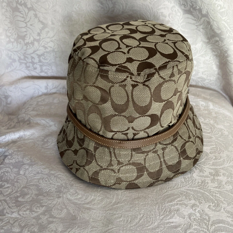 Sombrero cubo de lona con monograma Coach Signature color caqui verde claro talla P/S Foto 2 de 4