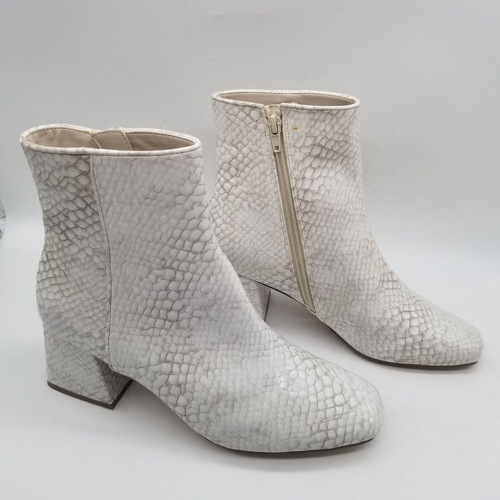 Steve Madden Womens Darma White Gray 