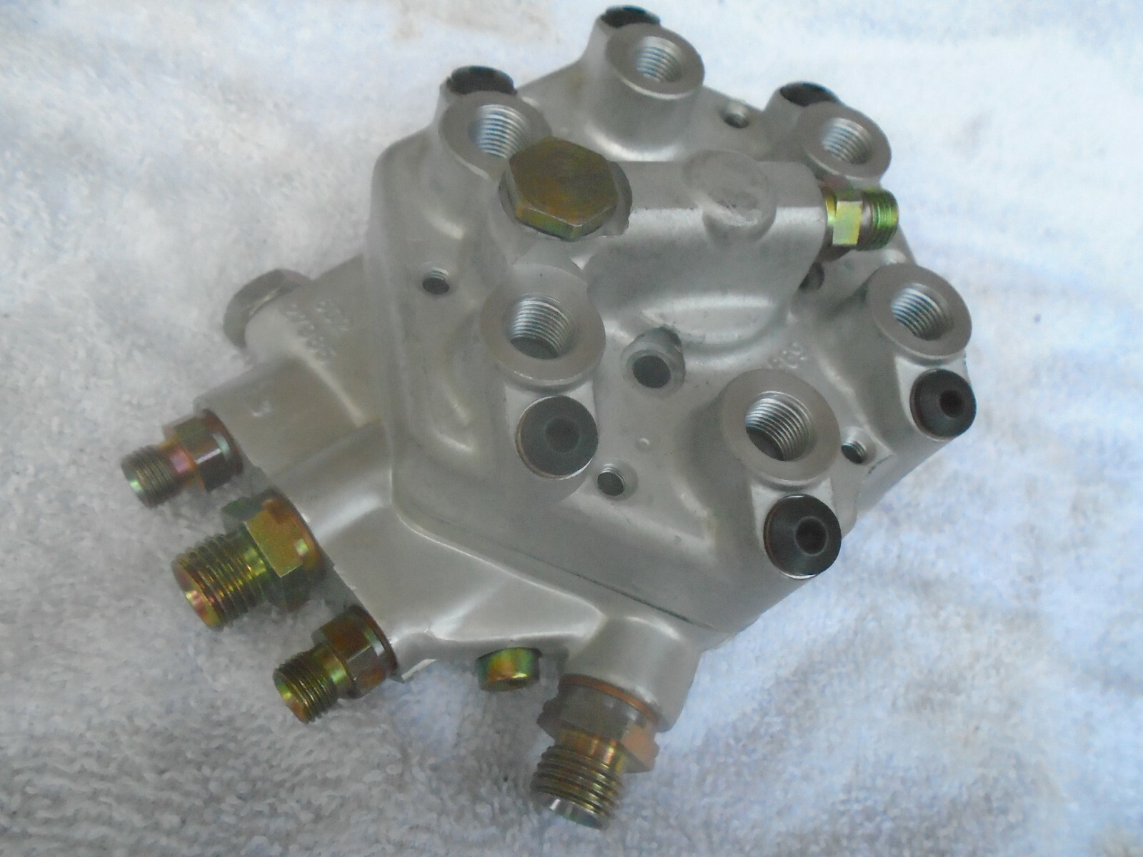 Mercedes LAMBORGHINI Remanufactured BOSCH Fuel Distributor 0438100099 OEM 280 