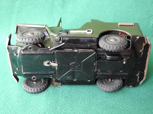 NOMURA TOYS T.N JAPAN 1950s LITHO TINPLATE BATTERY OP ANTI AIRCRAFT JEEP - Picture 8 of 9