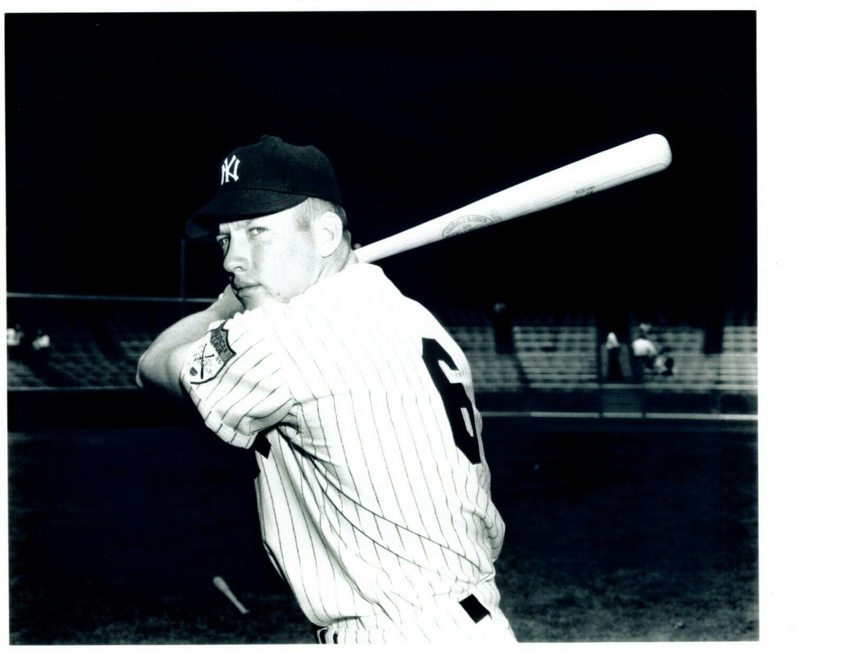 1951 MICKEY MANTLE WEARING NUMBER 6 NEW YORK YANKEES 8X10 PHOTO