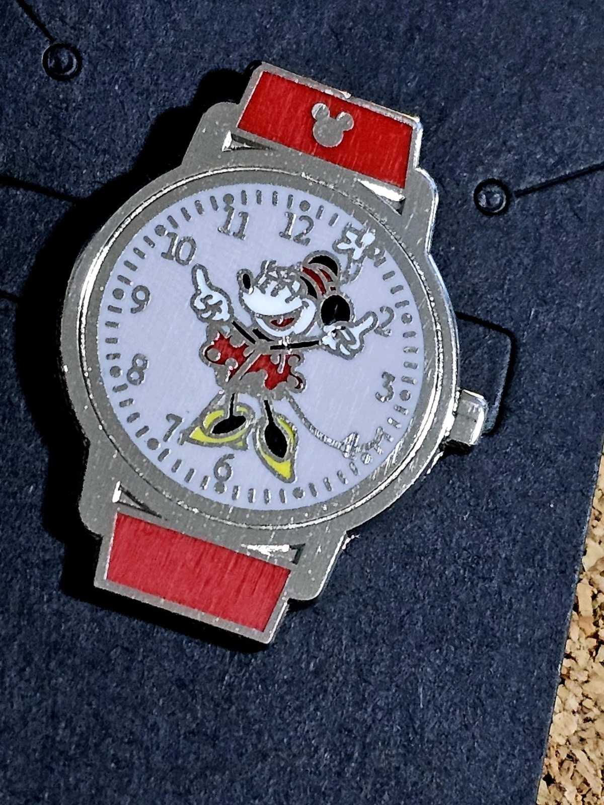 disney pin 136158 hidden mickey 2019 Minnie Mouse hands pocket watch clock DLR