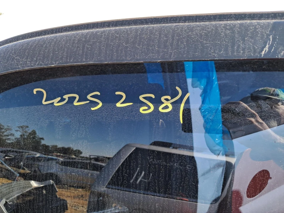 Used Right Sun Visor fits: 2005 Chevrolet Silverado 1500 pickup classic style cr - Изображение 2 из 4