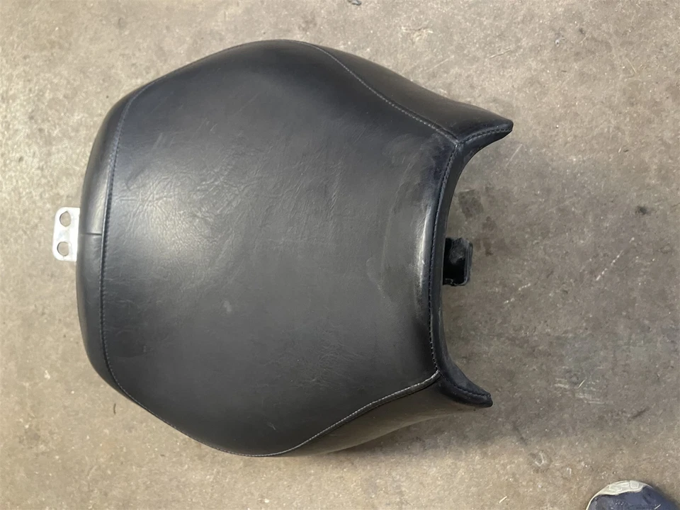 Sillín asiento conductor delantero OEM Suzuki Boulevard M50 VZ800 VZ 800 05 06 07 08 09 Foto 4 de 4