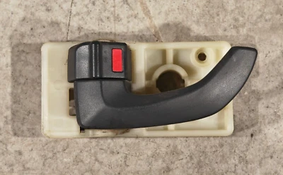 POIGNEE DE PORTE INTERIEUR GAUHE HYUNDAI TUCSON 1 JM 2.0 CRDI A9.6 - Photo 1/4
