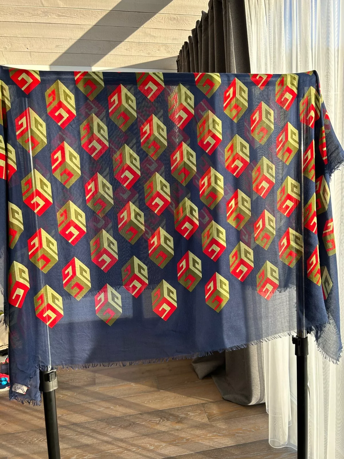 foulard en soie gucci neuf avec étiquettes