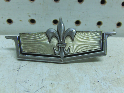 MARQUIS, LTD? EMBLEM LOGO 
