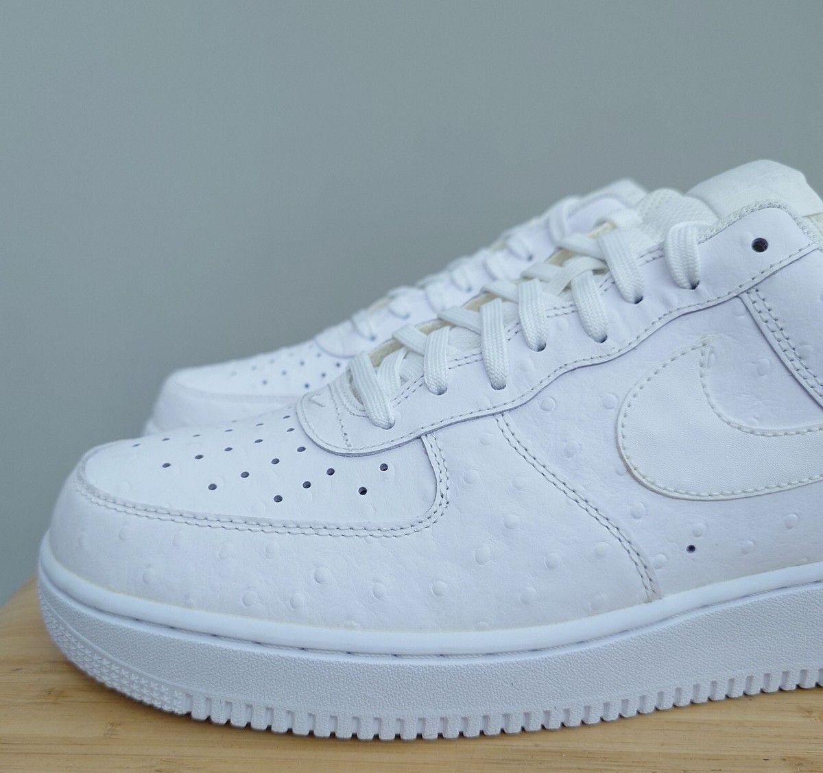 DS 2016 Nike Air Force 1 Low '07 LV8 sz 11 WHITE OSTRICH DS 2016 Nike Air Force 1 Low '07 LV8 sz 11 WHITE OSTRICH