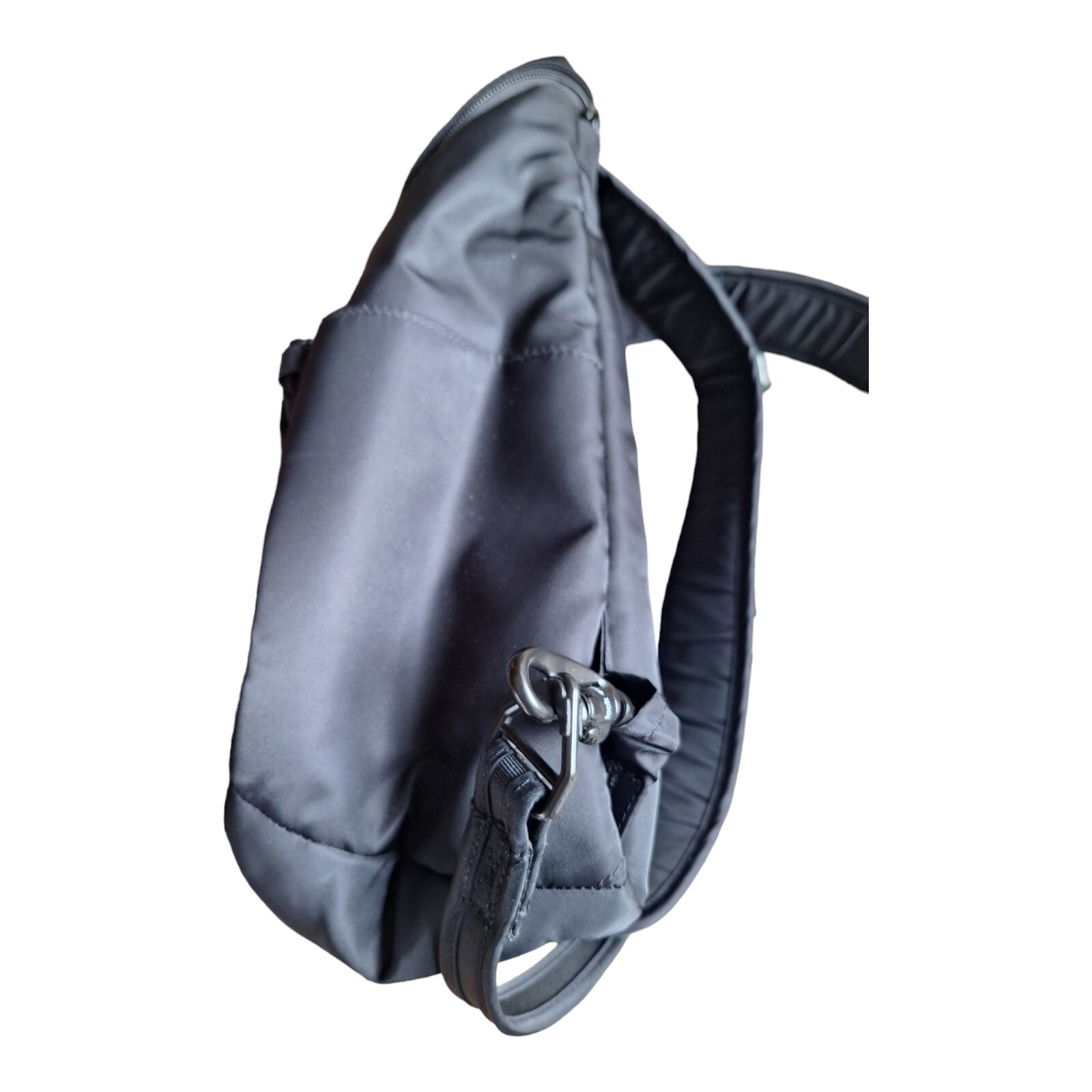 Pacsafe Citysafe CS300 AntiTheft Compact Backpack Nylon Black RFID