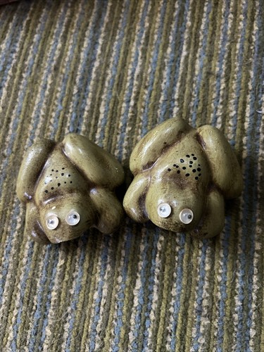 Anatomically Correct MCM googly eye FROGS Weird Strange Freaky