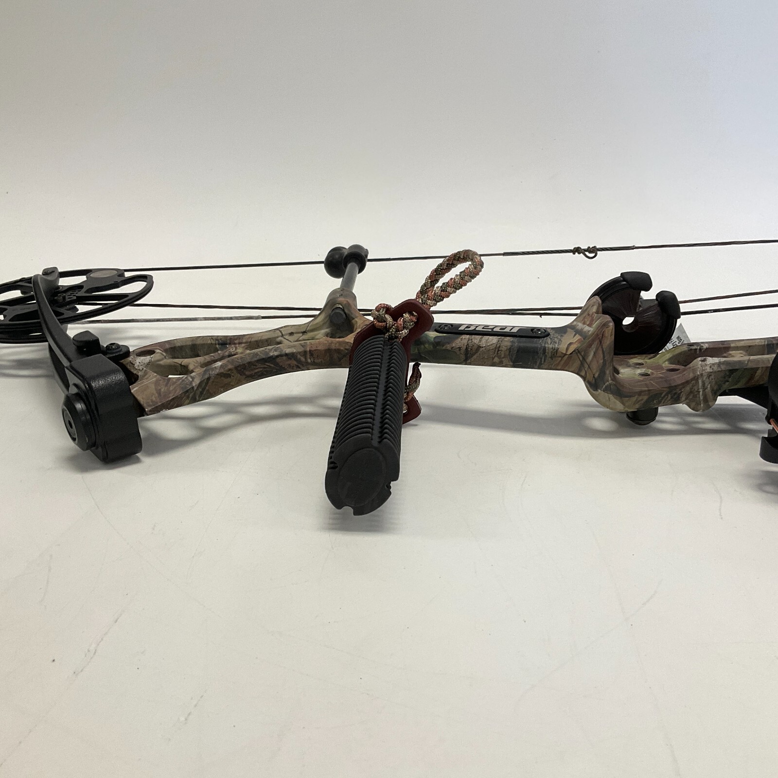 Bear Archery Attitude Compound Bow Right Hand Realtree Camo 29" / 60IBS