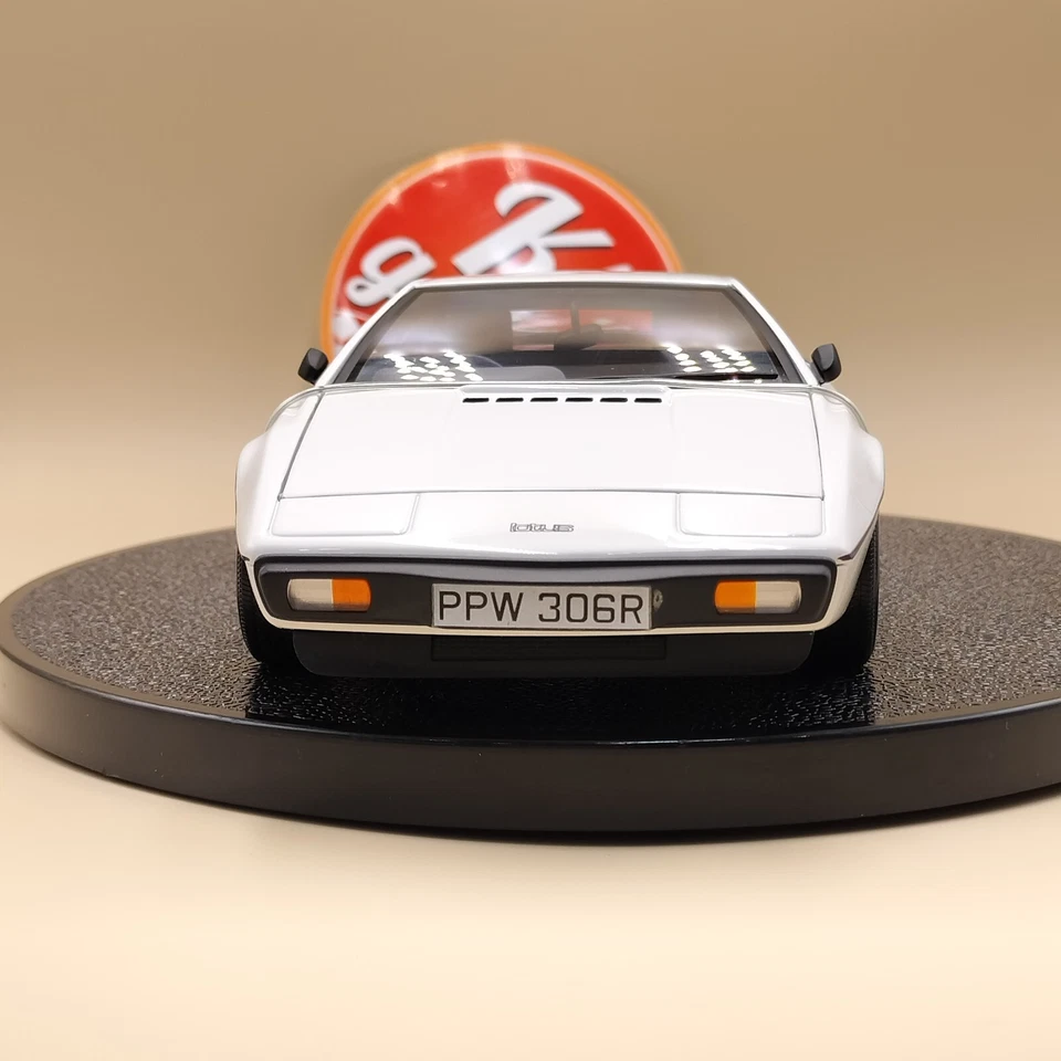 AUTOart 1/18 Lotus Esprit S1 type 79 white The Spy Who Loved Me 007 Bond 75300 - Image 3 of 4