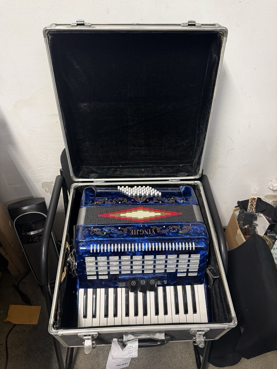 Yingjie 34-Key 60-Bass Piano Accordion - Blue Pearloid - 3 Treble