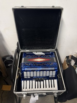 Yingjie 34-Key 60-Bass Piano Accordion - Blue Pearloid - 3 Treble