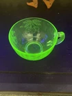 VINTAGE ANTIQUE HAZEL ATLAS "FRUITS" URANIUM DEPRESSION GLASS CUP