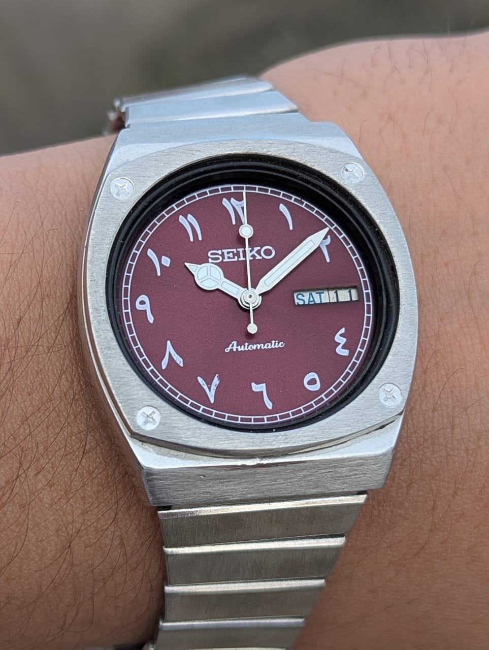 Vintage Rare Automatic Red Watch Men's Dial Arabic Seiko 7009 - vintagewatches.pk