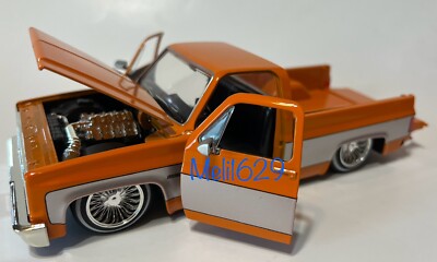 JADA 1/24 1985 CHEVY SILVERADO C-10 PICKUP W/Street Low Wheels