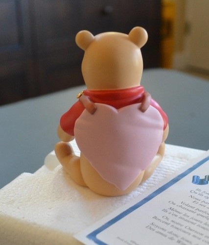 Winnie The Pooh and Friends Figurine "Bee Mine" Walt Disney NIB - Picture 2 of 10