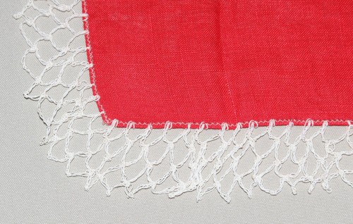 Paño de Navidad de lino rojo de colección acebo pintado 11"" x 11"" + 1"" borde de ganchillo - Imagen 4 de 7