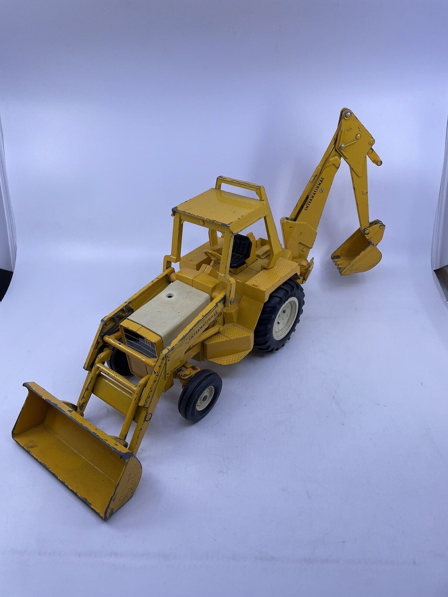 Vintage ERTL 1:16 International Harvester Tractor Loader Backhoe