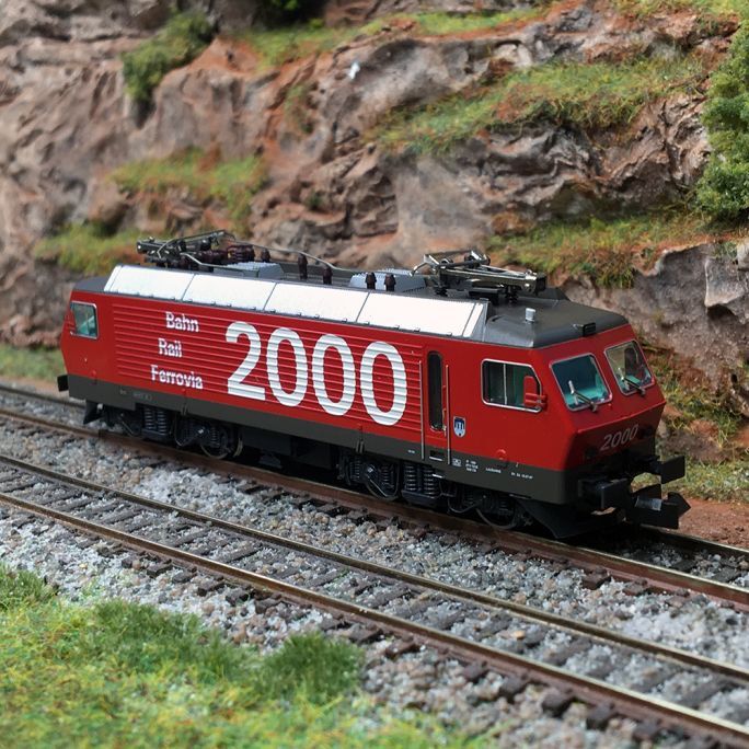 Locomotive électrique Re 4/4 SBB résolvant les problèmes de traction N