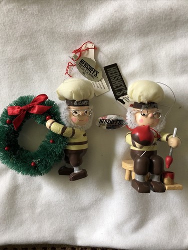 Vintage 1995 Hershey’s Wooden Elf Painter and Elf Holding a Wreath Ornament - Picture 6 of 7