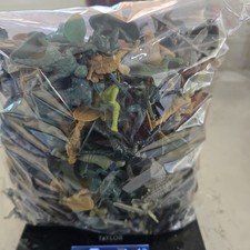 2 Pounds Miscellaneous Plastic Army Men Soldiers Infantry Cowboys Indians