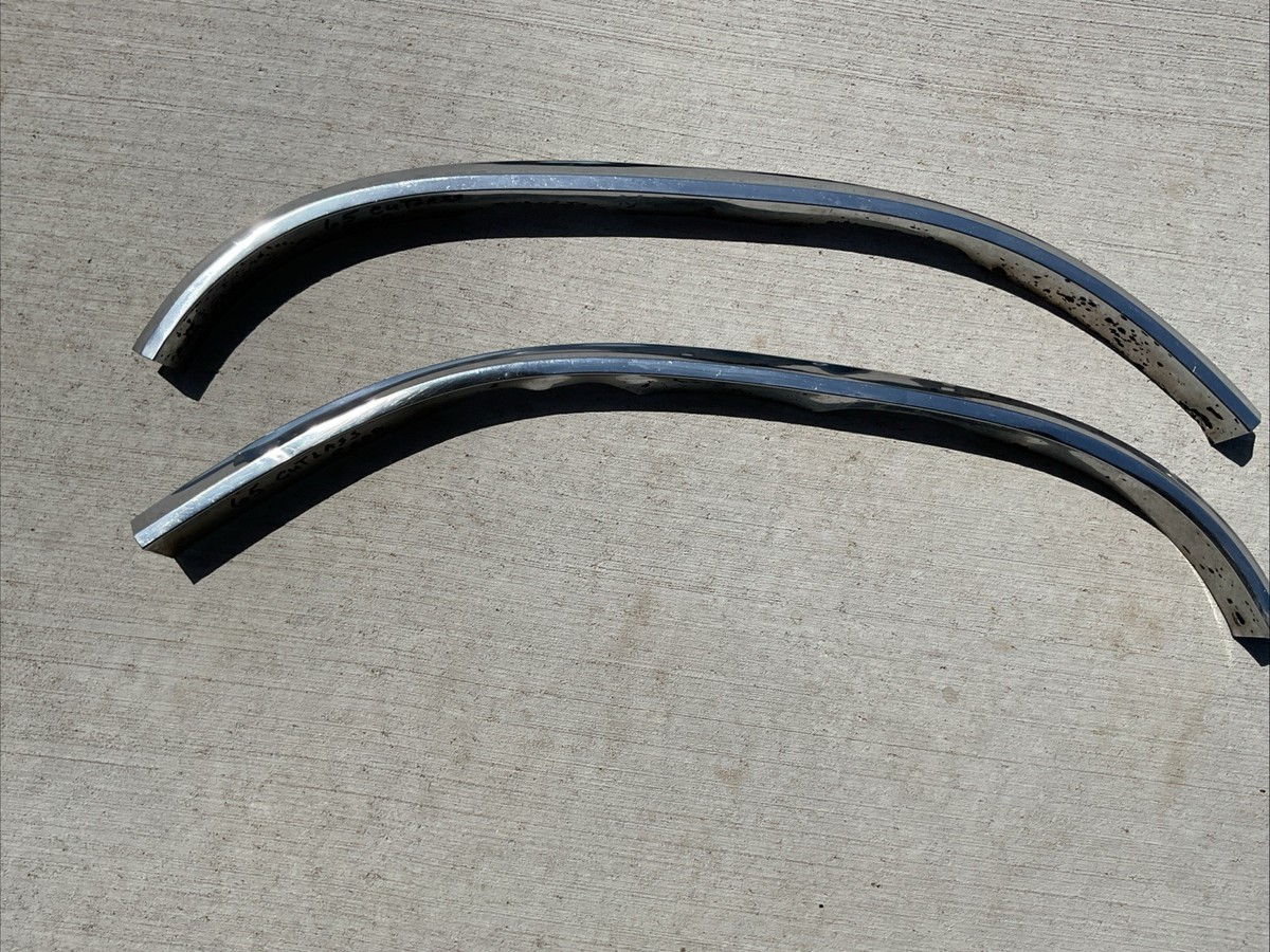 cutlass様オーダー 1965 Oldsmobile Cutlass Rear Fender Wheel Lip Moldings, Original