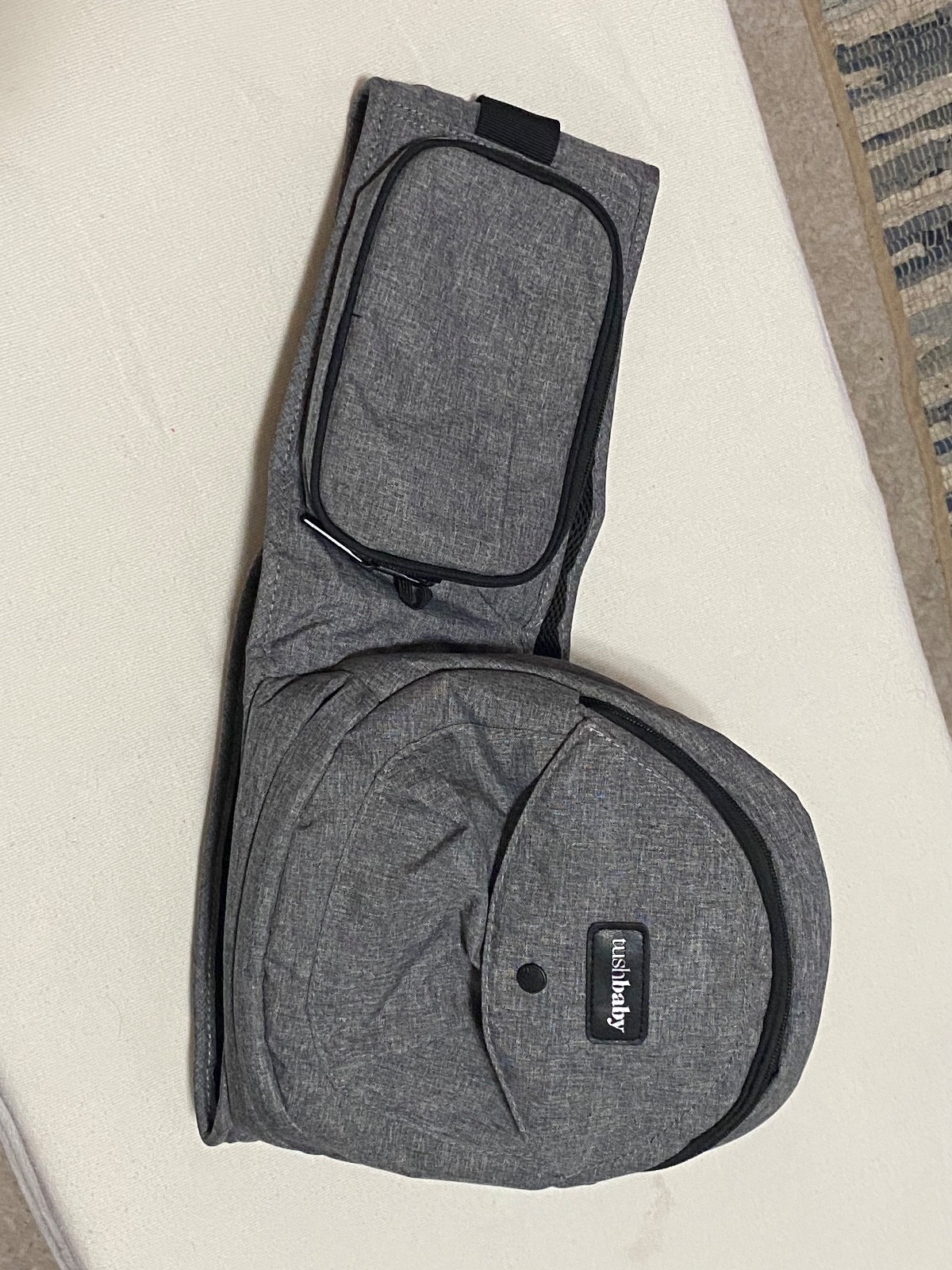 TushBaby Hip Seat Baby Carrier Adjustable Belt Pockets Gray & Black- Excellent 