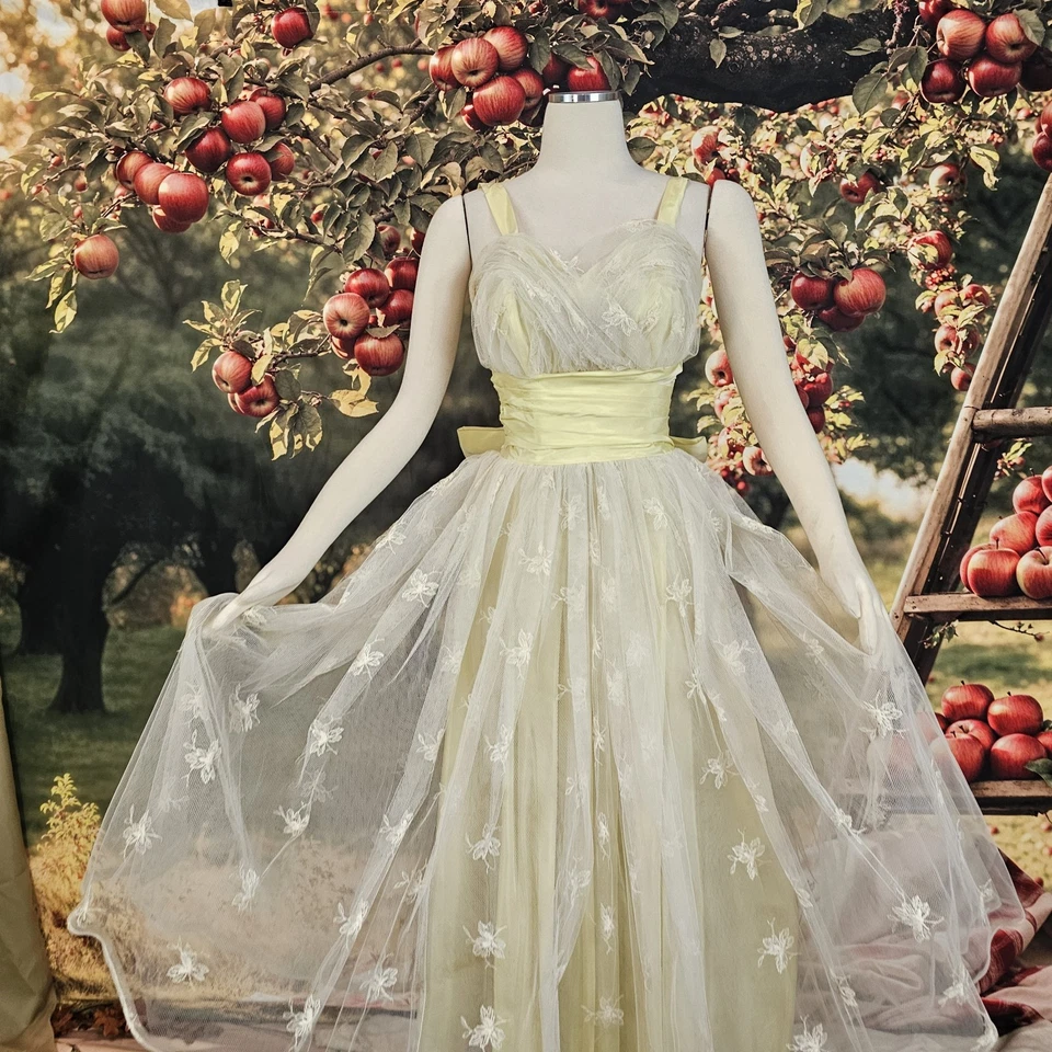 Vestido Vintage Años 50 Correas de Espagueti Amarillo Tul Tafetán Lazo Bordado Floral Foto 3 de 4