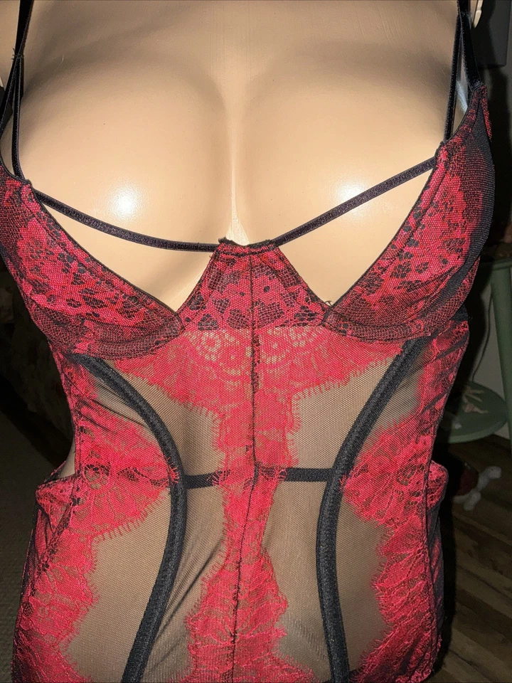 VICTORIA’S SECRET 34B espartilho desossado preto malha vermelha renda tiras com moedas *** - Imagem 2 de 4