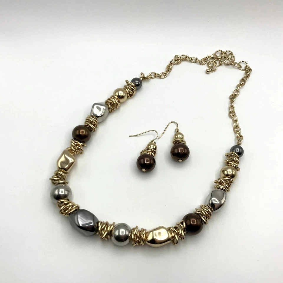 Conjunto de joyas collar y pendientes oro, plata, marrón y estaño tonos bea grande Foto 3 de 4