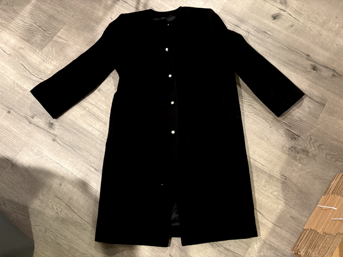 VINTAGE Valentino “Miss V” Black Wool Woman's Full Length VINTAGE Valentino “Miss V” Black Wool Woman's Full Length