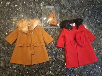 Vêtement Poupée Barbie Vintage Occasion Vêtement Barbie Vintage It's Cold Outside Rouge - 1964 - État Occasion Ensemble Fashion Barbie #819 Années 60
