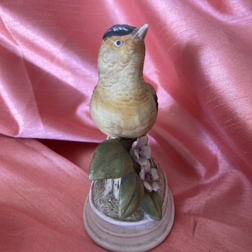 Limited Edition Series GOLDFINCH BIRD FIGURINE C-7250 National Potteries Japan - Picture 5 of 7