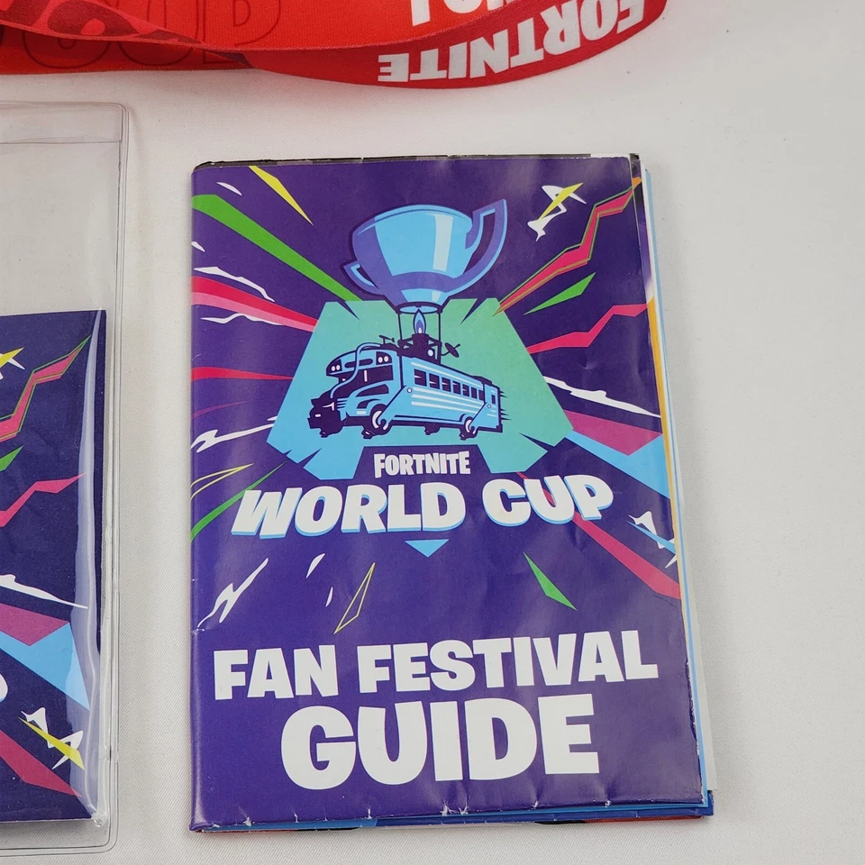 Cordón Fortnite World Cup 2019 + Guía del festival de fans + Libro de estampillas de pase de batalla Foto 3 de 4