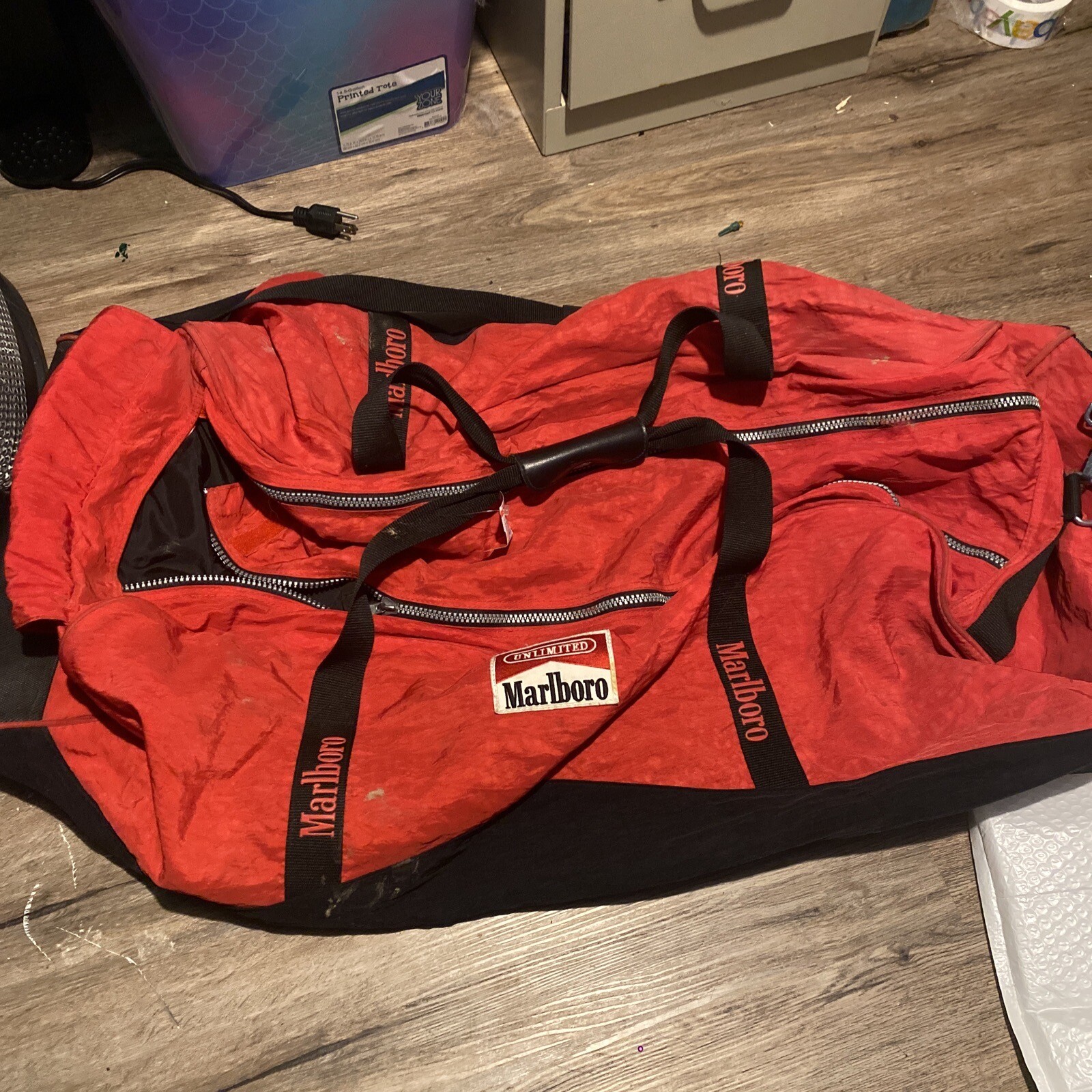 Marlboro Unlimited Gear Wheeled Duffle Bag Red & Blac… Gem